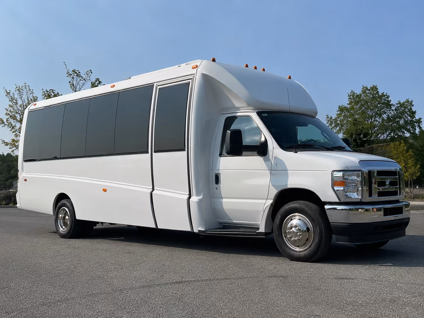 party buses for the sr 14 run to burbank and universal city proms